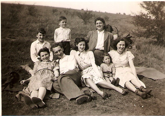 Edie & John Johnson - Alan, David, Jean & Rita (1 other not known)