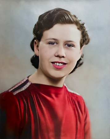 Audrey Driscoll c1939 Colourised-2