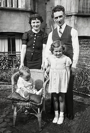 Edith, John, Alan, Jean Johnson c1940