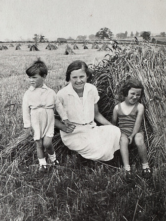 Colin, olive, Joyce Luton cornfield c1933