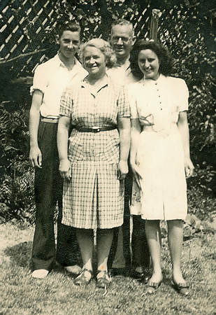 l-r Colin, Elsie, George, Joyce c 1945